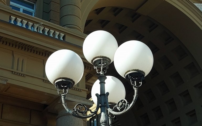 Candelabro in piazza della Repubblica